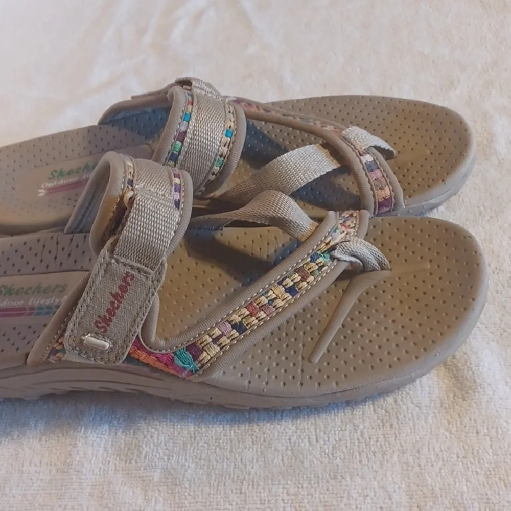Skechers Women's Beige and Multicolor Sandals Size 7